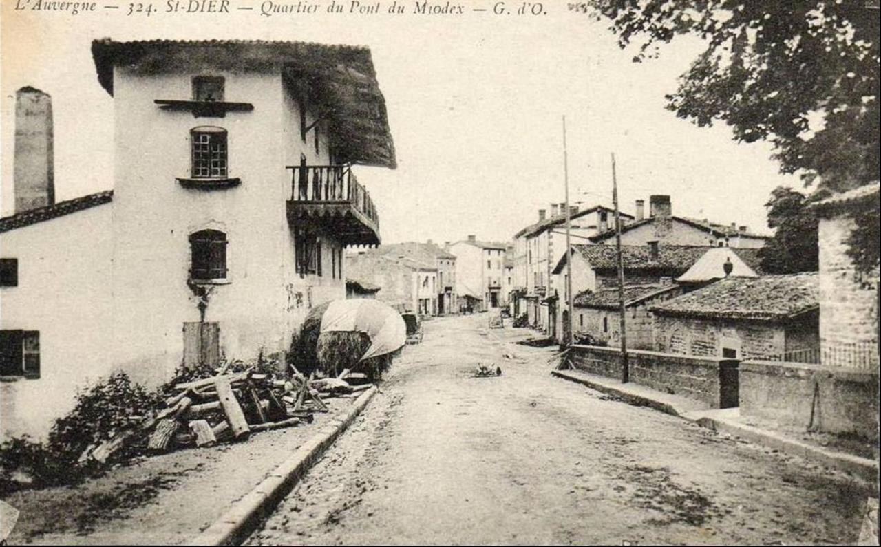L'Ancien Relais De Poste*** Villa Saint-Dier-dʼAuvergne Buitenkant foto